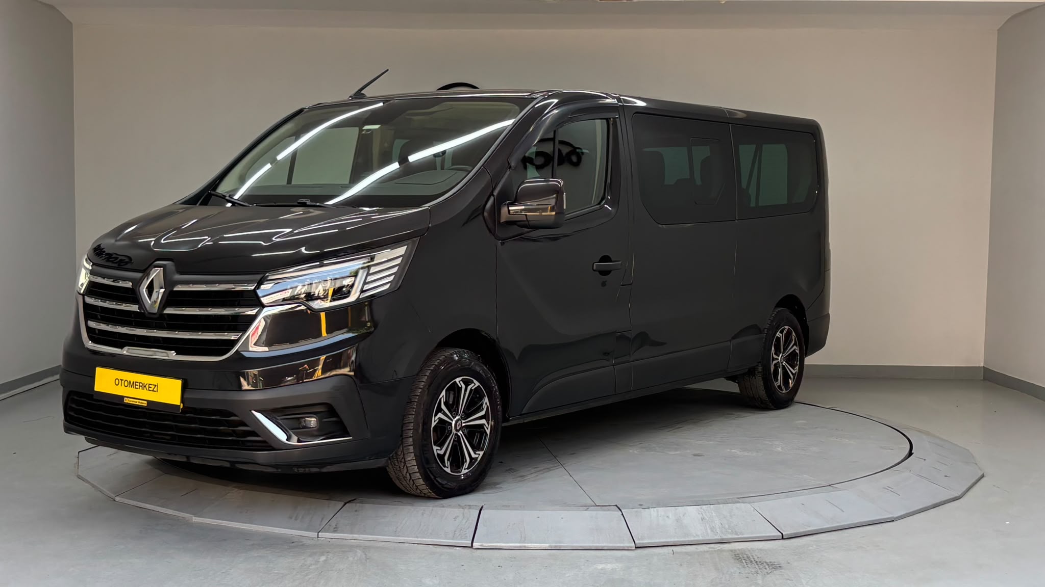 RENAULT TRAFIC 1